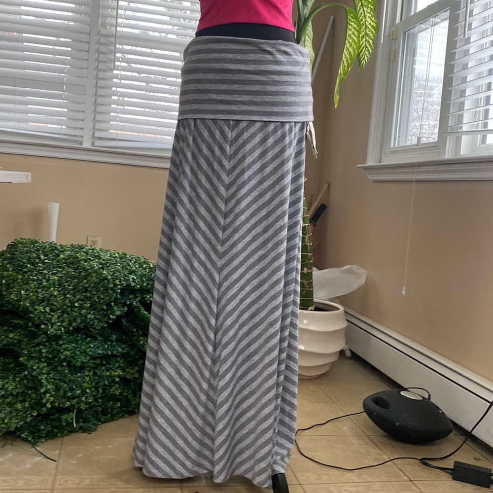 SEVEN Long Flowing Gray Skirt